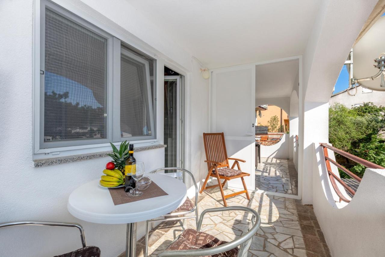 קרלובג Apartmani Luky מראה חיצוני תמונה