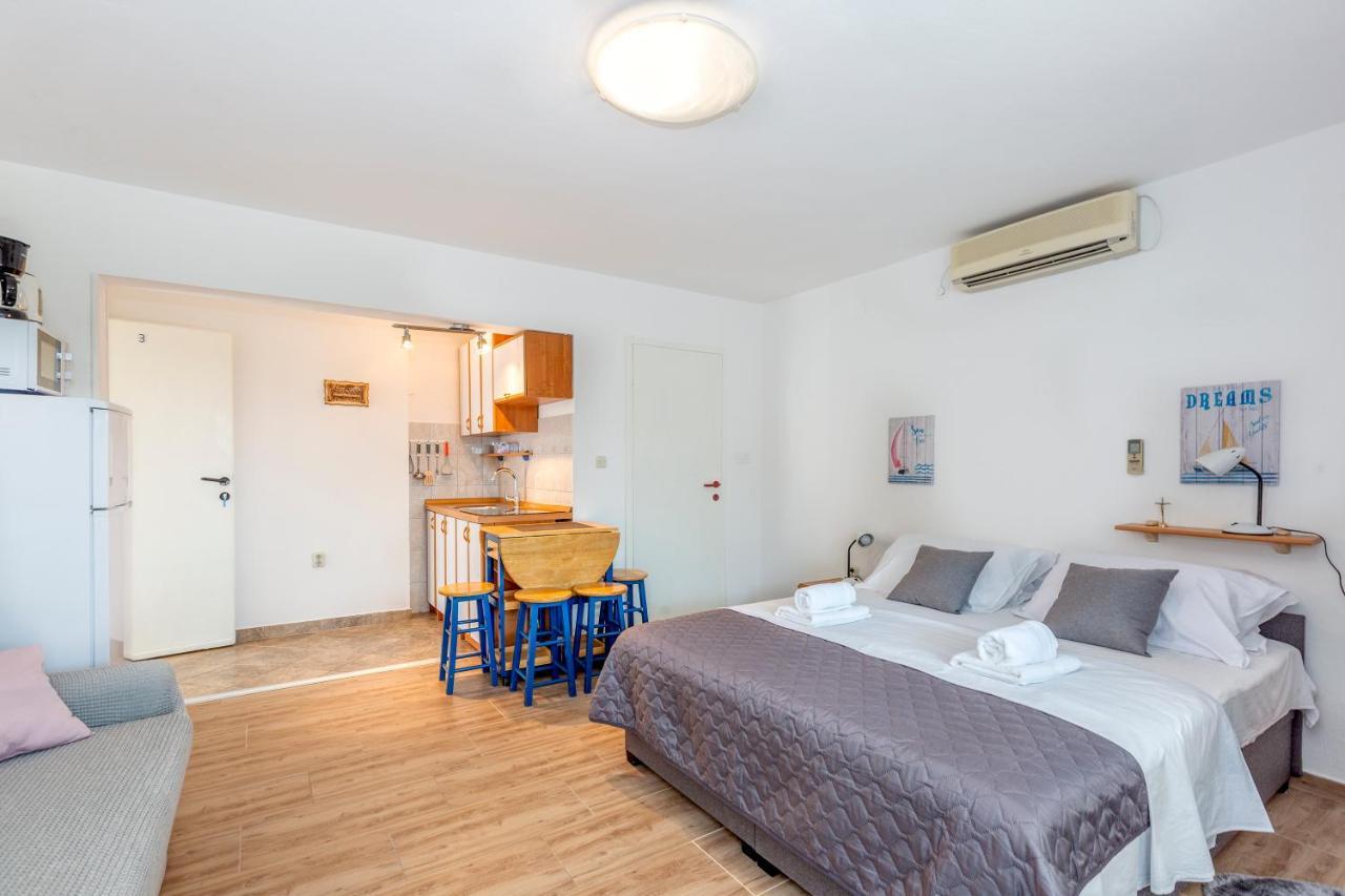 קרלובג Apartmani Luky מראה חיצוני תמונה