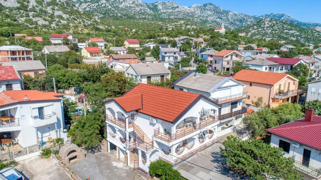 קרלובג Apartmani Luky מראה חיצוני תמונה