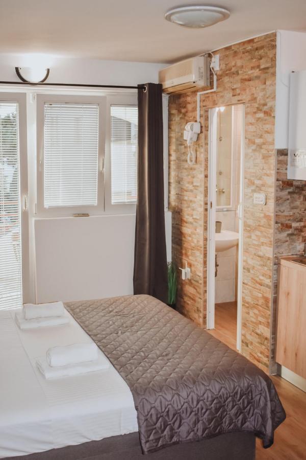 קרלובג Apartmani Luky מראה חיצוני תמונה